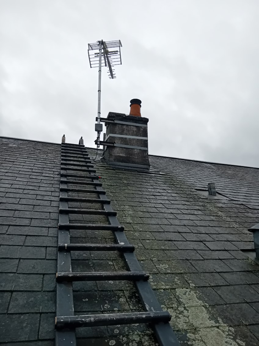 Rénovation toiture - Toiture Ardoises - échelle - cheminée